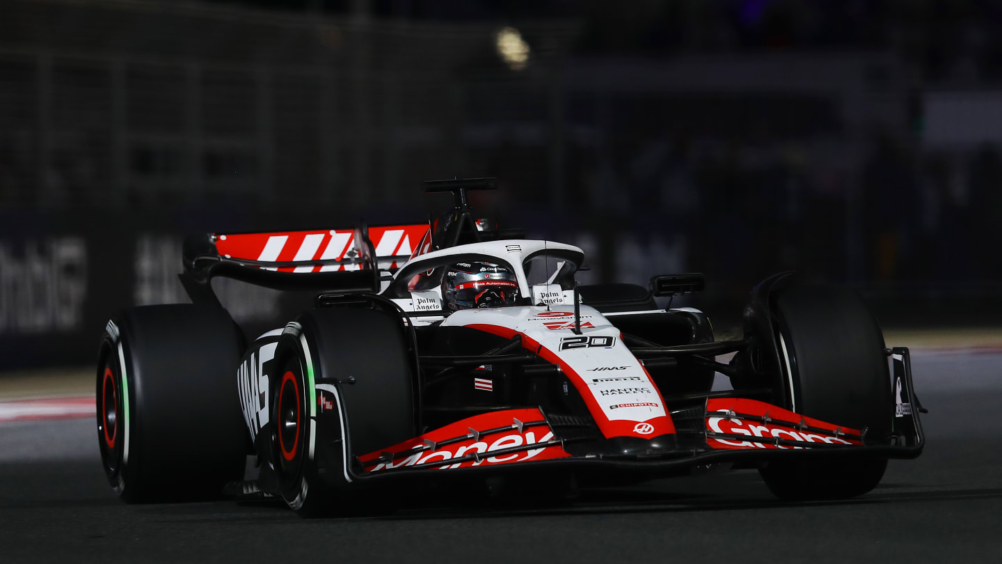 ABU DHABI, UNITED ARAB EMIRATES - NOVEMBER 26: Kevin Magnussen of Denmark driving the (20) Haas F1