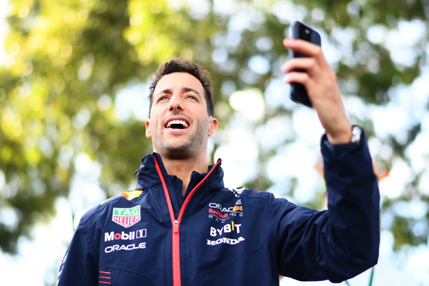 MELBOURNE, AUSTRALIA - MARCH 31: Daniel Ricciardo of Australia and Oracle Red Bull Racing greets