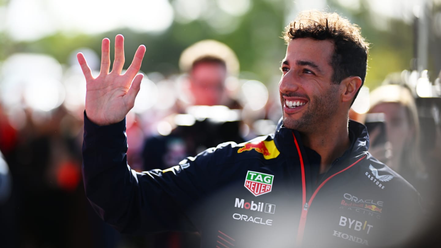 MELBOURNE, AUSTRALIA - MARCH 31: Daniel Ricciardo of Australia and Oracle Red Bull Racing greets