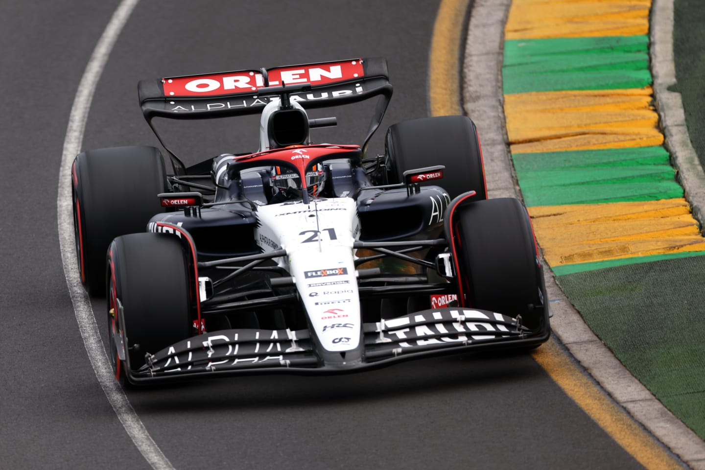 MELBOURNE, AUSTRALIA - APRIL 01: Nyck de Vries of Netherlands driving the (21) Scuderia AlphaTauri