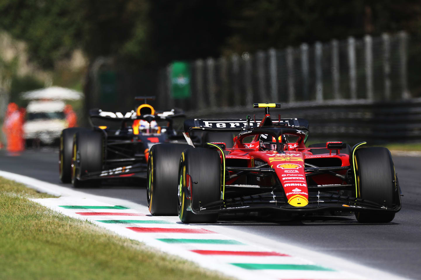 MONZA, ITALY - SEPTEMBER 03: Carlos Sainz of Spain driving (55) the Ferrari SF-23 leads Max Verstappen of the Netherlands driving the (1) Oracle Red Bull Racing RB19 during the F1 Grand Prix of Italy at Autodromo Nazionale Monza on September 03, 2023 in Monza, Italy. (Photo by Peter Fox/Getty Images)