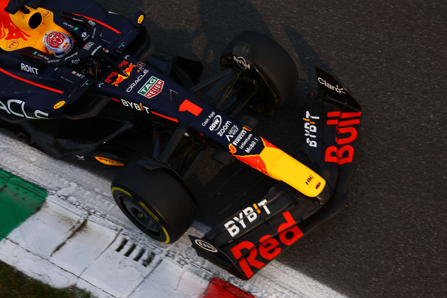 MONZA, ITALY - SEPTEMBER 01: Max Verstappen of the Netherlands driving the (1) Oracle Red Bull Racing RB19 on track during practice ahead of the F1 Grand Prix of Italy at Autodromo Nazionale Monza on September 01, 2023 in Monza, Italy. (Photo by Mark Thompson/Getty Images)