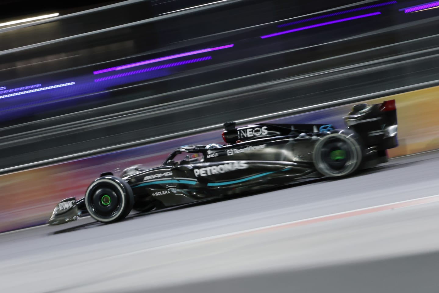 LAS VEGAS, NEVADA - NOVEMBER 18: George Russell of Great Britain driving the (63) Mercedes AMG Petronas F1 Team W14 on track during the F1 Grand Prix of Las Vegas at Las Vegas Strip Circuit on November 18, 2023 in Las Vegas, Nevada. (Photo by Chris Graythen/Getty Images)