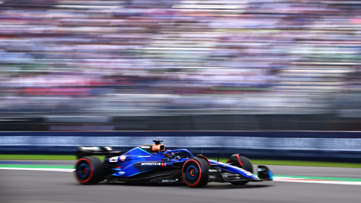 MEXICO CITY, MEXICO - OCTOBER 27: Alexander Albon of Thailand driving the (23) Williams FW45