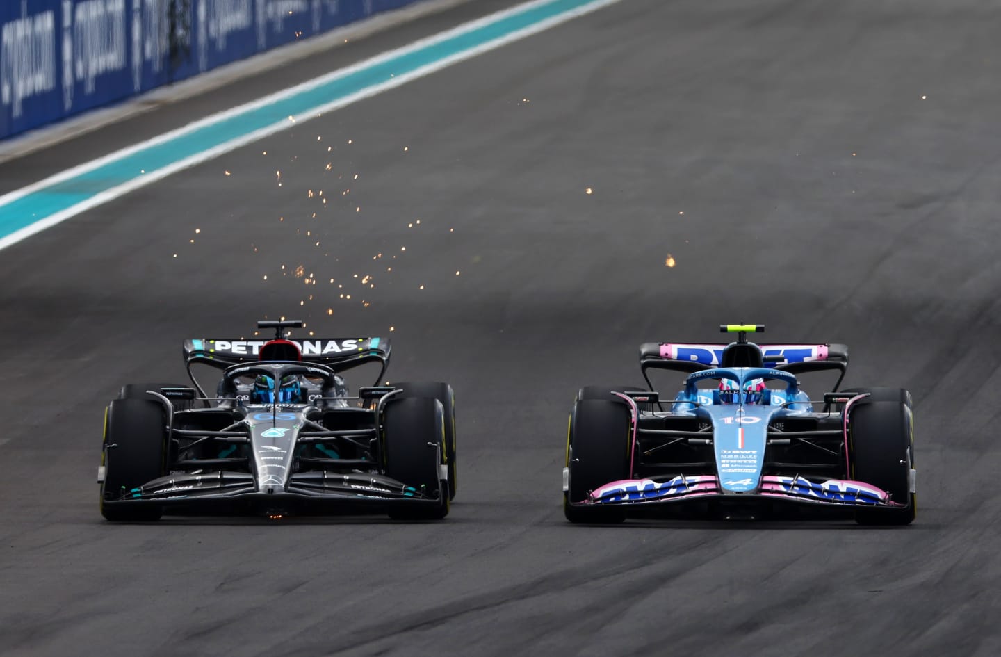MIAMI, FLORIDA - MAY 07: George Russell of Great Britain driving the (63) Mercedes AMG Petronas F1 Team W14 and Esteban Ocon of France driving the (31) Alpine F1 A523 Renault battle for track position during the F1 Grand Prix of Miami at Miami International Autodrome on May 07, 2023 in Miami, Florida. (Photo by Mark Thompson/Getty Images)