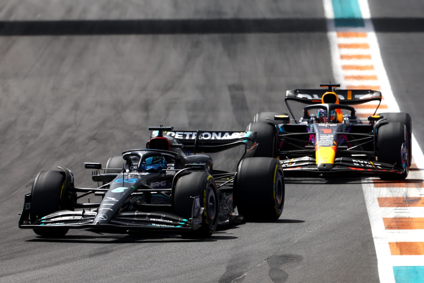 MIAMI, FLORIDA - MAY 07: George Russell of Great Britain driving the (63) Mercedes AMG Petronas F1 Team W14 leads Max Verstappen of the Netherlands driving the (1) Oracle Red Bull Racing RB19 during the F1 Grand Prix of Miami at Miami International Autodrome on May 07, 2023 in Miami, Florida. (Photo by Mark Thompson/Getty Images)