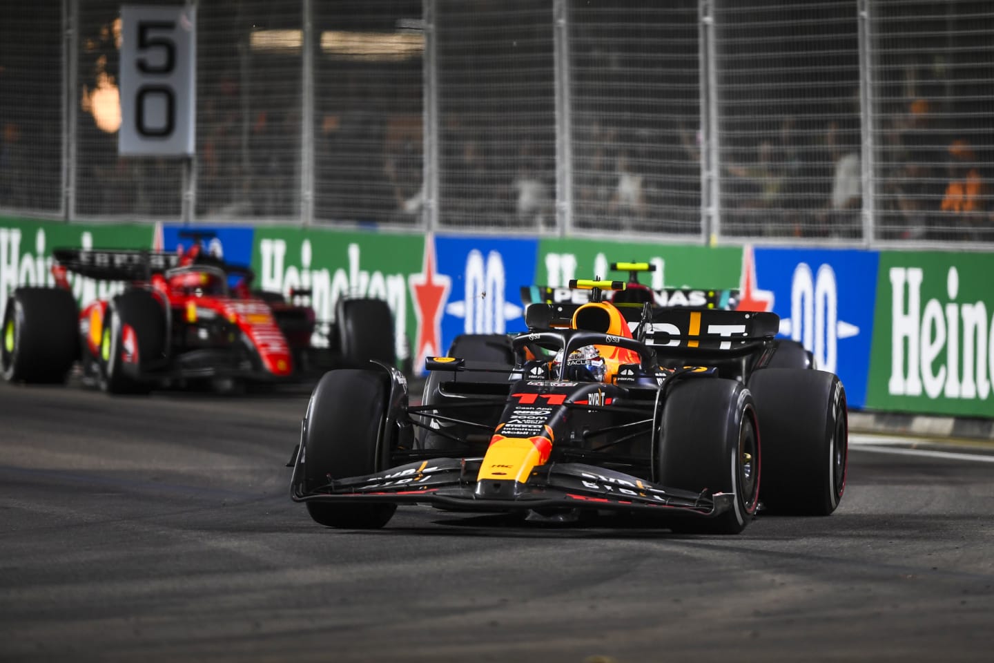 SINGAPORE, SINGAPORE - SEPTEMBER 17: Sergio Perez of Mexico driving the (11) Oracle Red Bull Racing RB19 on track during the F1 Grand Prix of Singapore at Marina Bay Street Circuit on September 17, 2023 in Singapore, Singapore. (Photo by Rudy Carezzevoli/Getty Images)