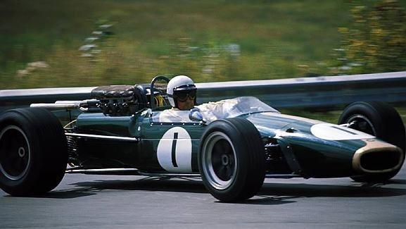 Race winner Jack Brabham (AUS) Brabham Repco BT24. Formula One World Championship, Rd8, Canadian Grand Prix, Mosport Park, Canada. 27 August 1967. World © Phipps/Sutton. © Sutton Images