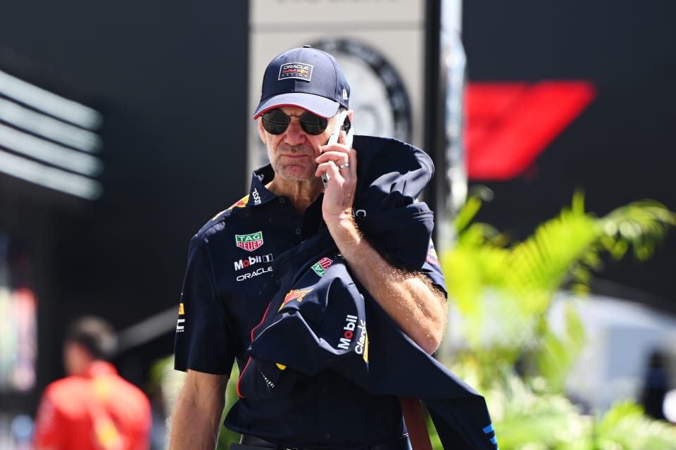 Adrian Newey akan meninggalkan perannya sebagai Chief Technical Officer