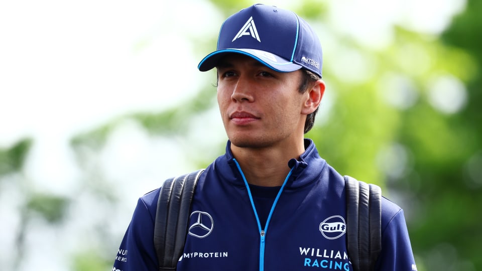 Alex Albon telah menandatangani perpanjangan kontrak dengan Williams