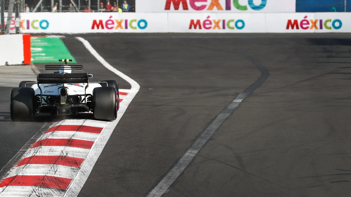 Williams Formula 1 car on track at Autódromo Hermanos Rodríguez