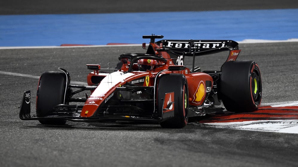 BAHRAIN, BAHRAIN - MARCH 05: Charles Leclerc dari Monaco mengendarai (16) Ferrari SF-23 di trek