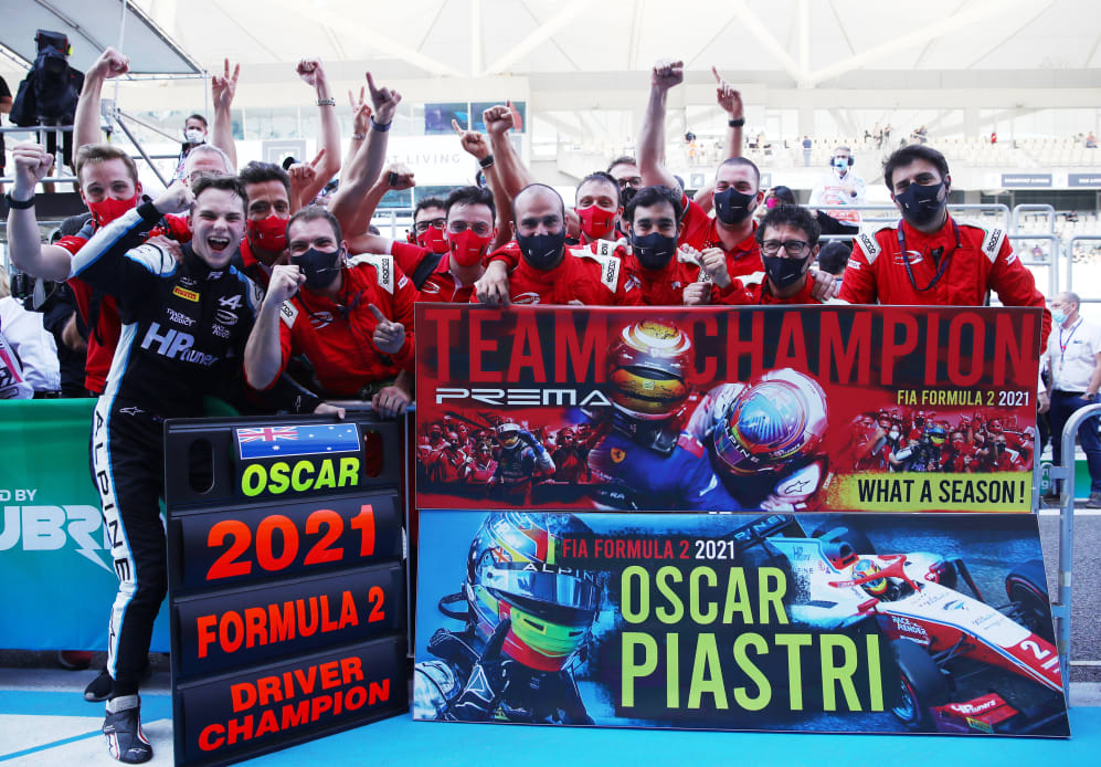 ABU DHABI, EMIRATOS ÁRABES UNIDOS - 11 DE DICIEMBRE: 2021 Campeón de F2 Oscar Piastri de Australia y