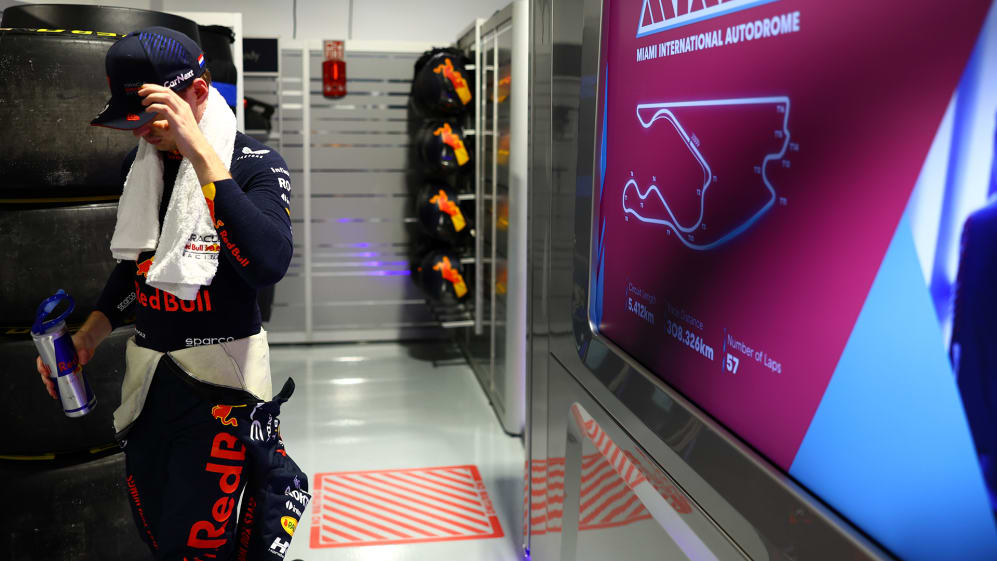 verstappen-miami-garage.png