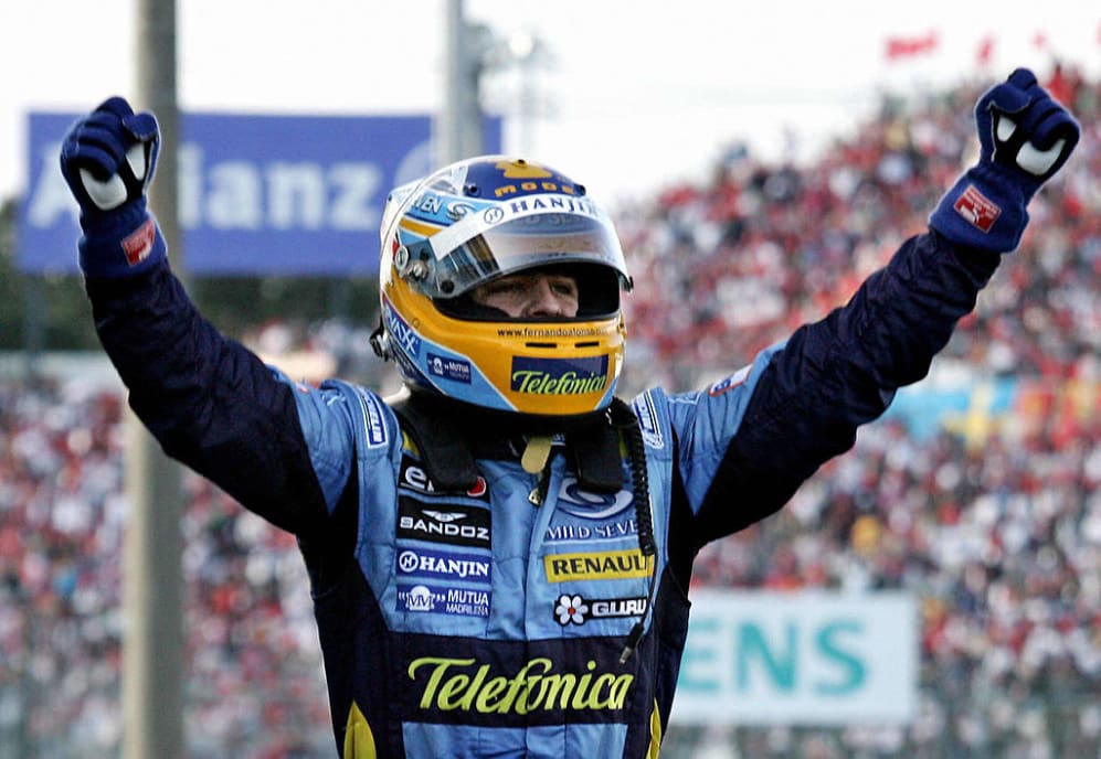 Suzuka, JAPAN: Renault's Spanish driver Fernando Alonso celebrates after wining the Japanese Grand