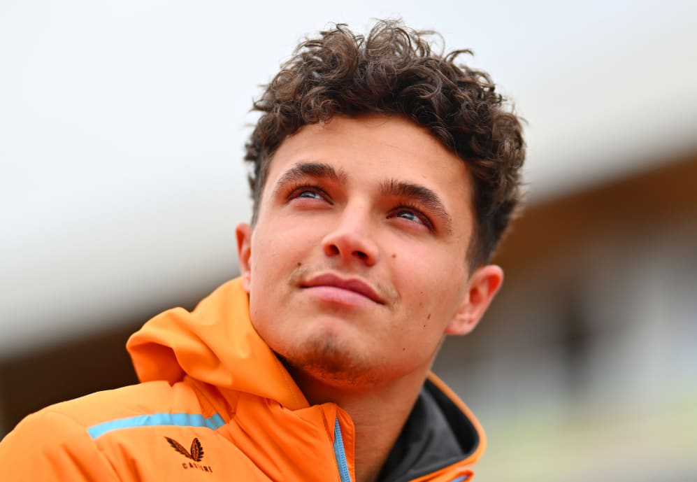 PALMER: Norris estaba en gran forma para adelantar en Canadá, pero ¿fue justa su sanción por "comportamiento antideportivo"? 3 MONTREAL, QUEBEC - 18 DE JUNIO: Lando Norris de Gran Bretaña y McLaren miran desde los conductores