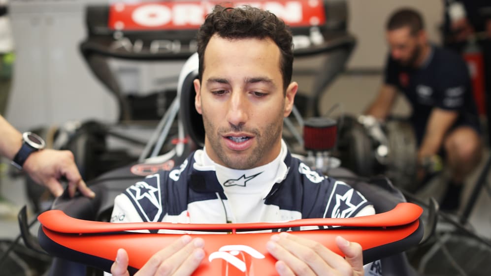 ricciardo-hungary-garage-2023.png