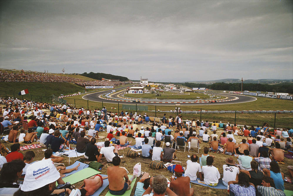 General view of spectators watching the Hungarian Grand Prix on 13th August 1989 at the Hungaroring