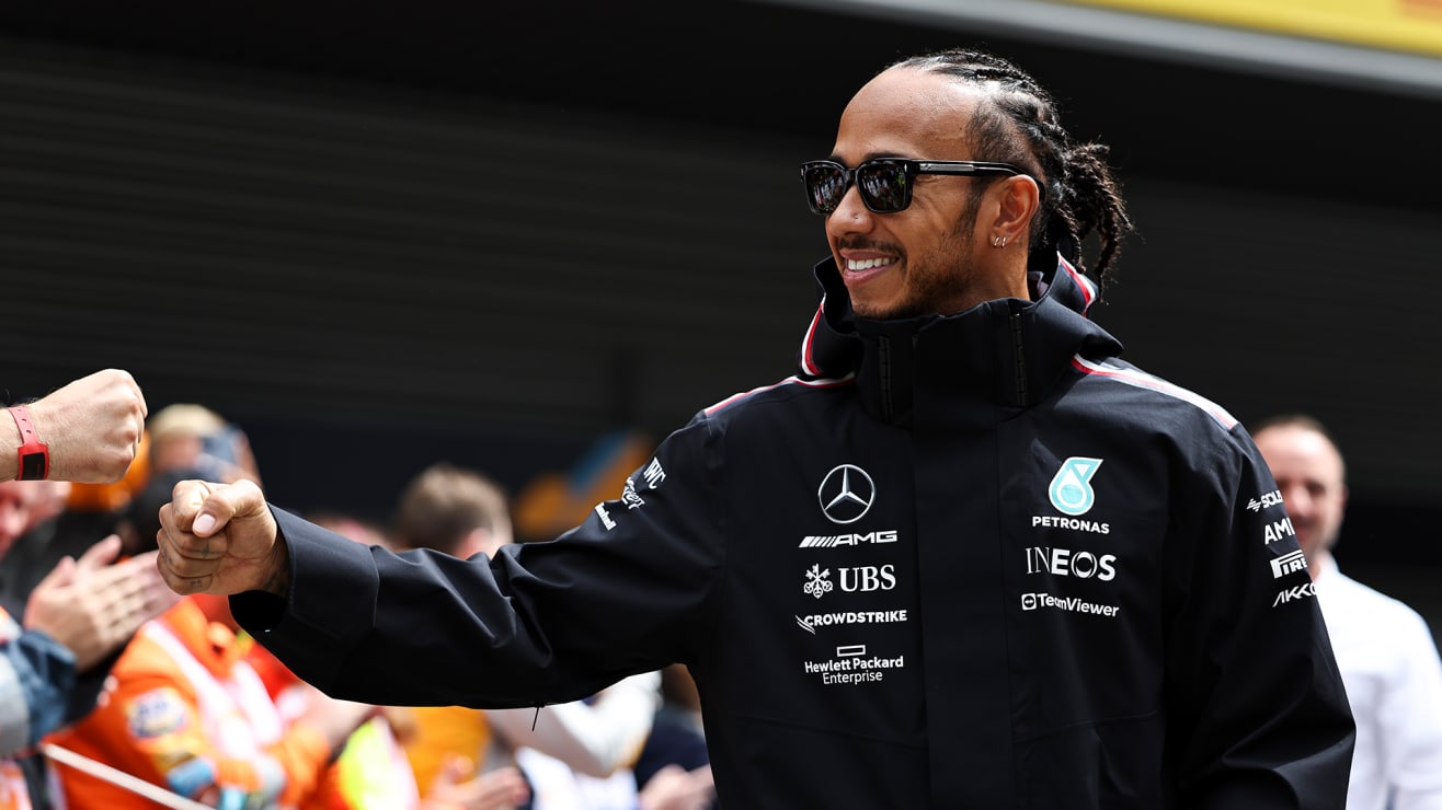 Lewis Hamilton signs new twoyear Mercedes contract, retains