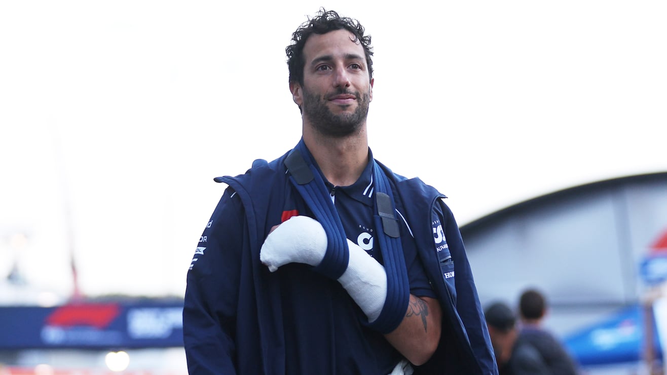 Ricciardo pushes on with recovery from broken hand as he shares social ...