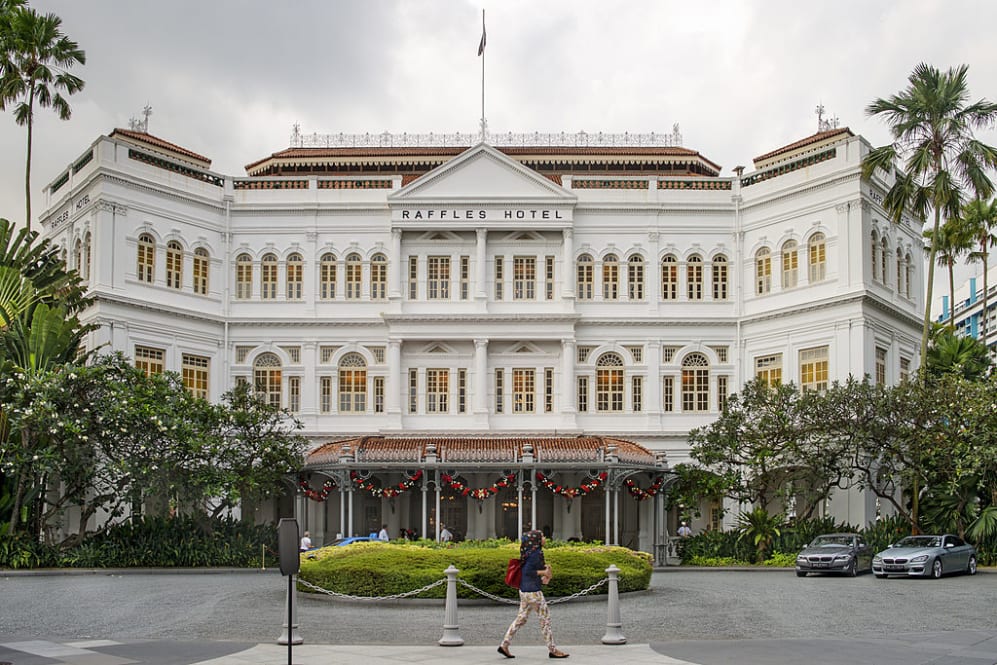 SINGAPORE - 2013/11/27: A view of the colonial style Raffles Hotel from the front entrance of the
