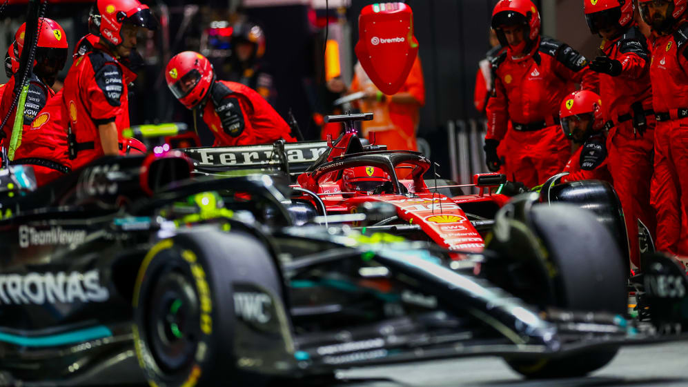 mercedes-ferrari-pit-lane-2023.png