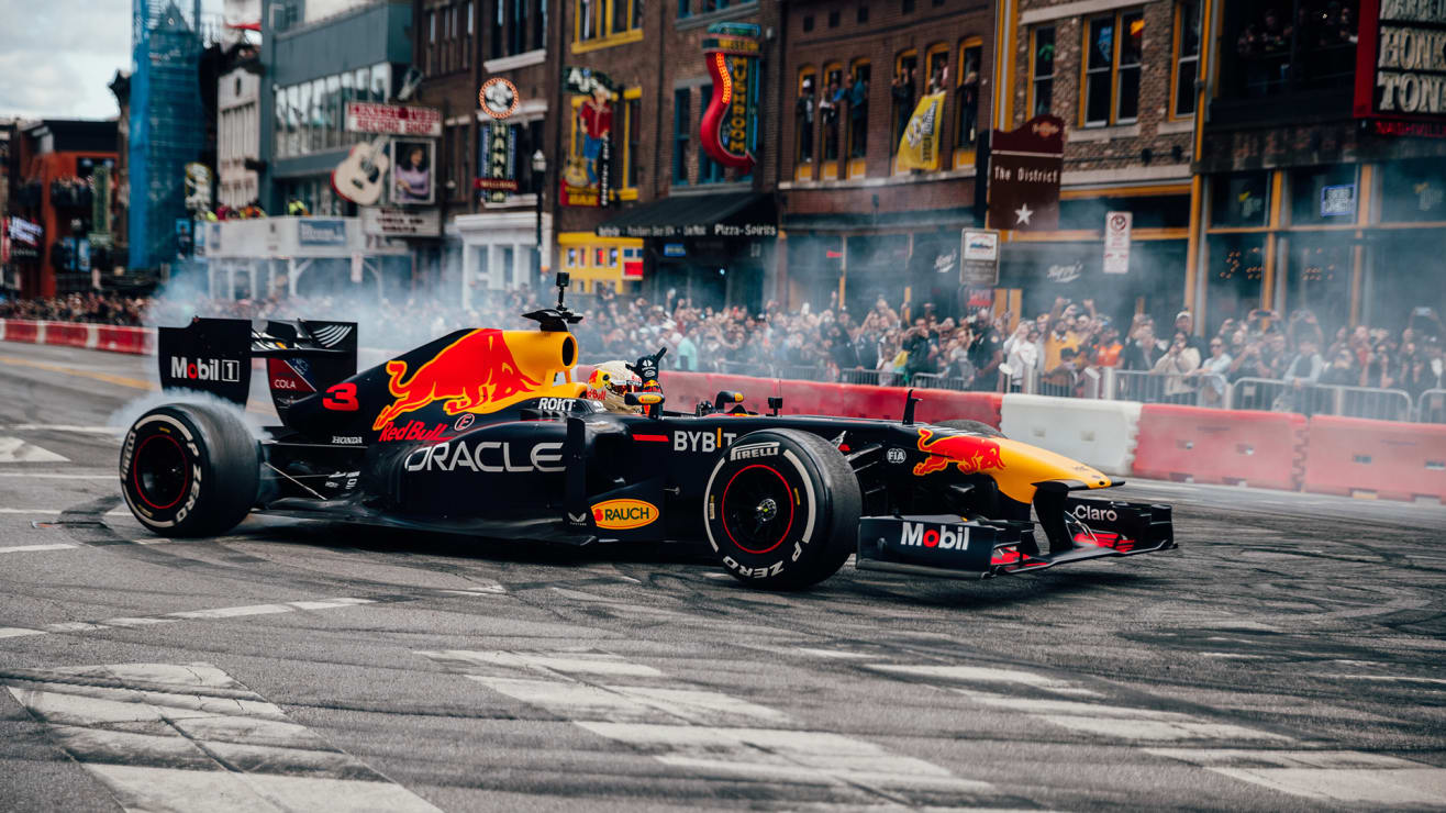 Ricciardo returns to F1 action with entertaining Nashville demo run