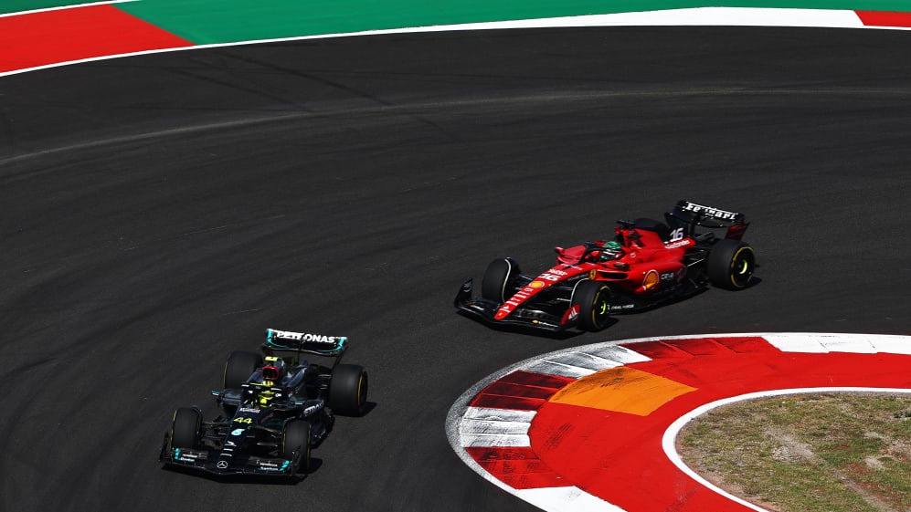 AUSTIN, TEXAS - 22 DE OCTUBRE: Lewis Hamilton de Gran Bretaña conduciendo el (44) Mercedes AMG Petronas
