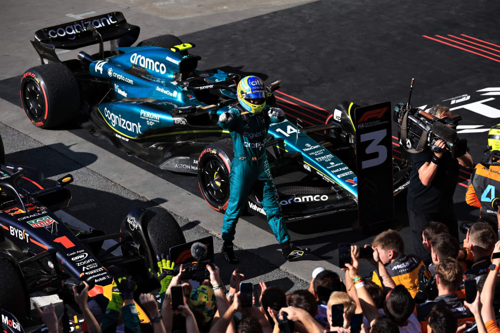 SAO PAULO, BRASIL - 5 DE NOVIEMBRE: Tercer clasificado, Fernando Alonso de España y Aston Martin F1 Team