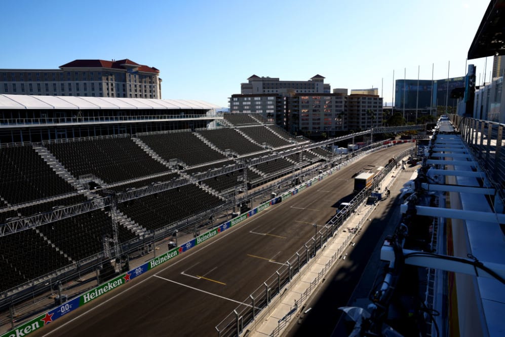 LAS VEGAS, NEVADA - 9 DE NOVIEMBRE: Una vista general de la recta de boxes antes del Gran Premio de F1 de