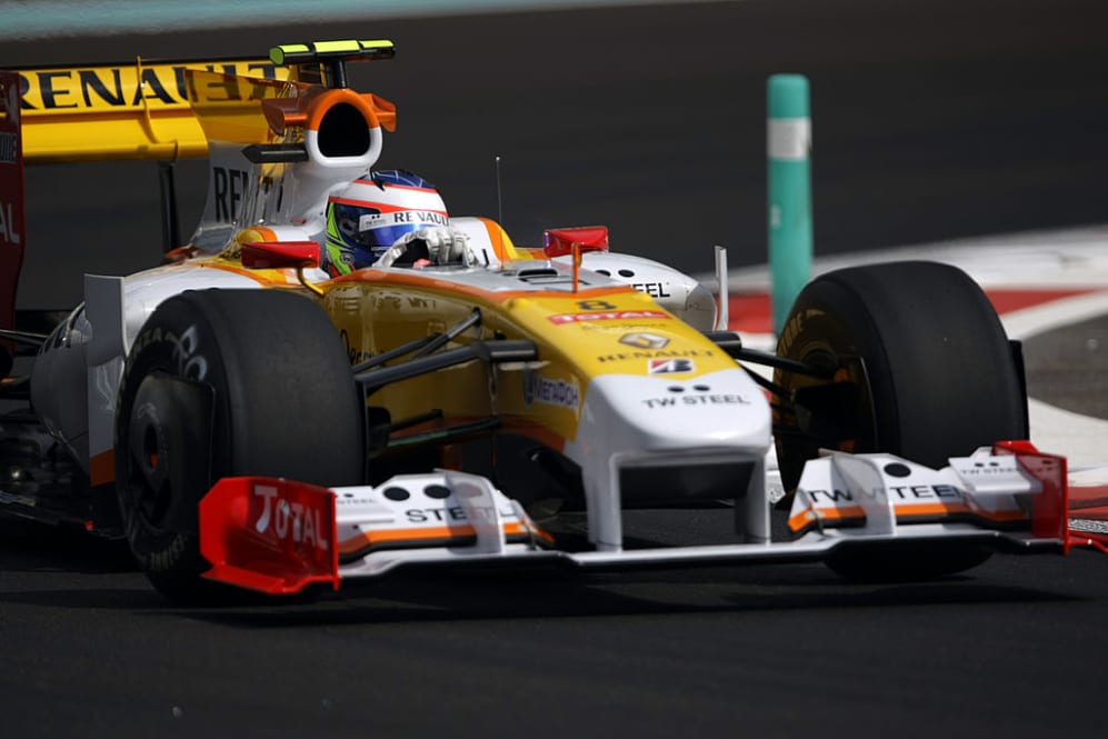 Renault's French driver Romain Grosjean drives at the Yas Marina Circuit on October 30, 2009 in Abu