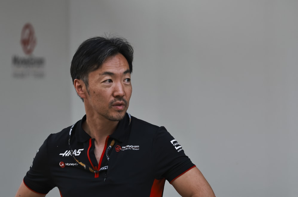 LUSAIL CITY, QATAR - 8 DE OCTUBRE: Ayao Komatsu de Japón y MoneyGram Haas F1 Team en el Gran Premio de F1