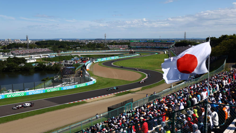 SUZUKA, JAPÓN - 24 DE SEPTIEMBRE: Yuki Tsunoda de Japón conduciendo el (22) Scuderia AlphaTauri AT04 en