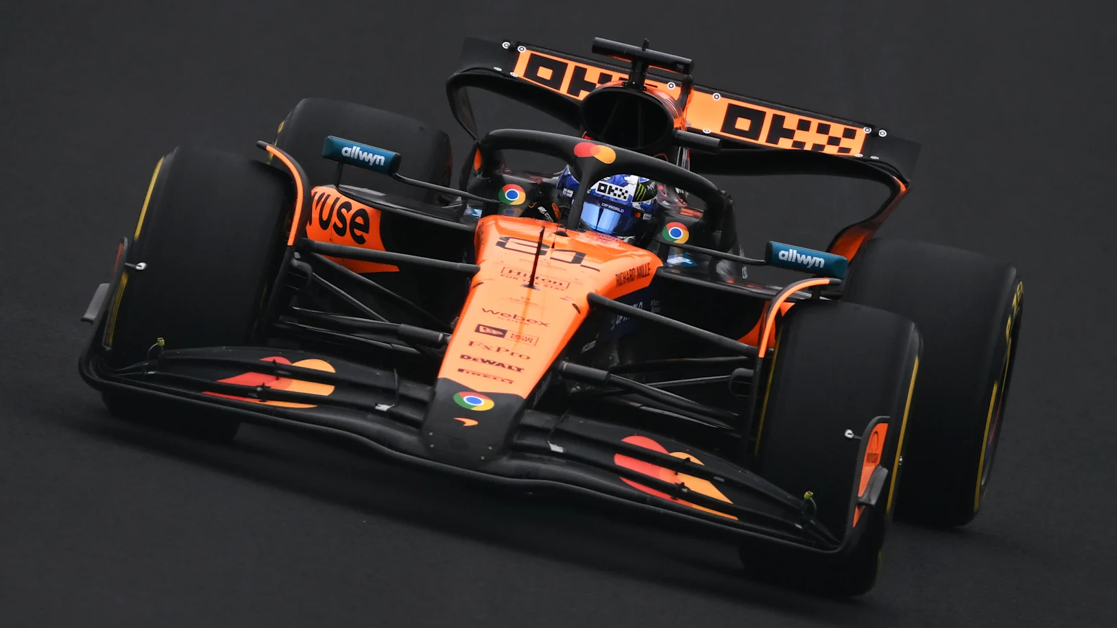 SUZUKA, JAPAN - APRIL 06: Oscar Piastri of Australia driving the (81) McLaren MCL39 Mercedes on