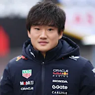 LAS VEGAS, NEVADA - NOVEMBER 21: Yuki Tsunoda of Japan and Oracle Red Bull Racing arrives in the