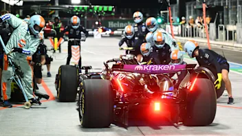 LAS VEGAS, NEVADA - NOVEMBER 20: Carlos Sainz of Spain driving the (55) Williams FW47 Mercedes in