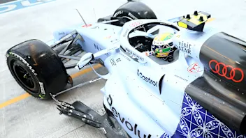 SINGAPORE, SINGAPORE - OCTOBER 09: Gabriel Bortoleto of Brazil driving the (5) Audi F1 Team R26