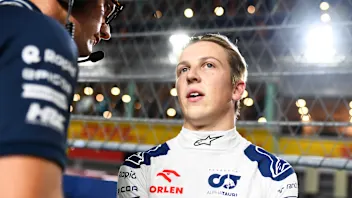 SINGAPORE, SINGAPORE - SEPTEMBER 17: Liam Lawson of New Zealand and Scuderia AlphaTauri prepares to