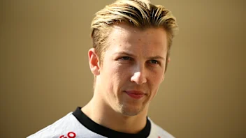 ABU DHABI, UNITED ARAB EMIRATES - DECEMBER 05: Liam Lawson of New Zealand and Visa Cash App RB