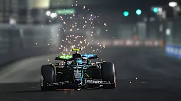 LAS VEGAS, NEVADA - NOVEMBER 22: Fernando Alonso of Spain driving the (14) Aston Martin AMR24