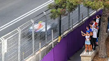 BAKU, AZERBAIJAN - SEPTEMBER 19: Fans take photos as Liam Lawson of New Zealand driving the (30)