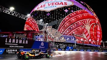 LAS VEGAS, NEVADA - NOVEMBER 21: Lando Norris of Great Britain driving the (4) McLaren MCL39