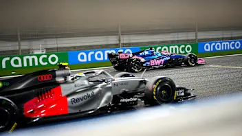 BAHRAIN, BAHRAIN - FEBRUARY 20: Gabriel Bortoleto of Brazil driving the (5) Audi F1 Team R26 leads