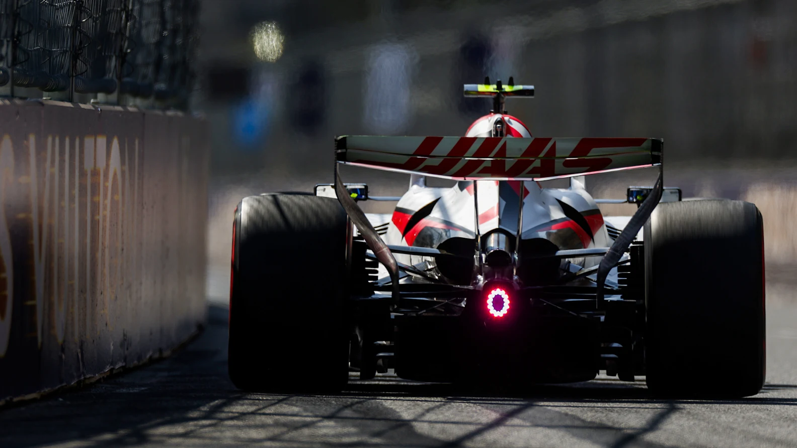 BAKU, AZERBAIJAN - SEPTEMBER 24: Oliver Bearman of Great Britain driving the (87) Haas F1 VF-26
