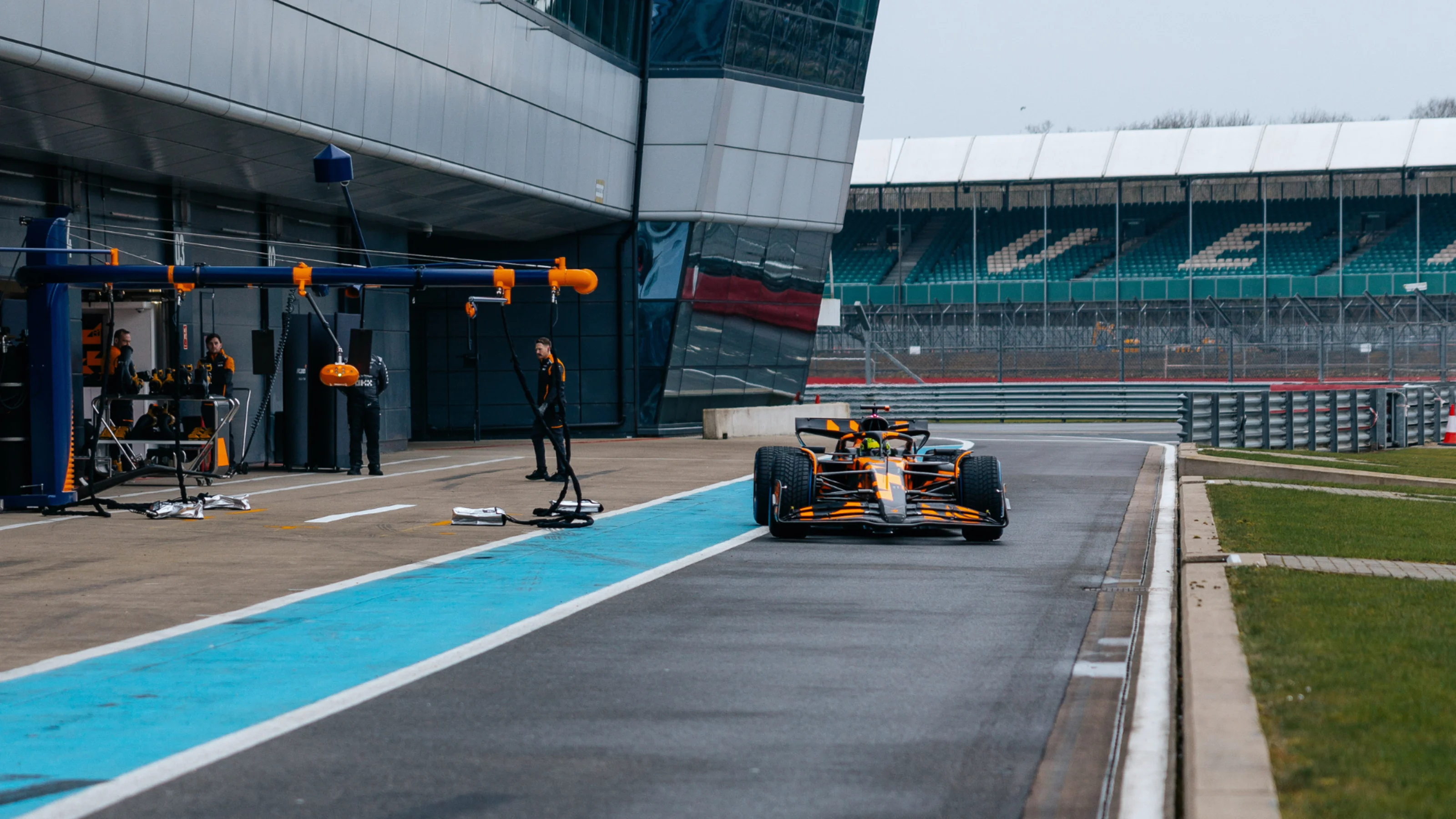 Formula 1 header template McLaren.png