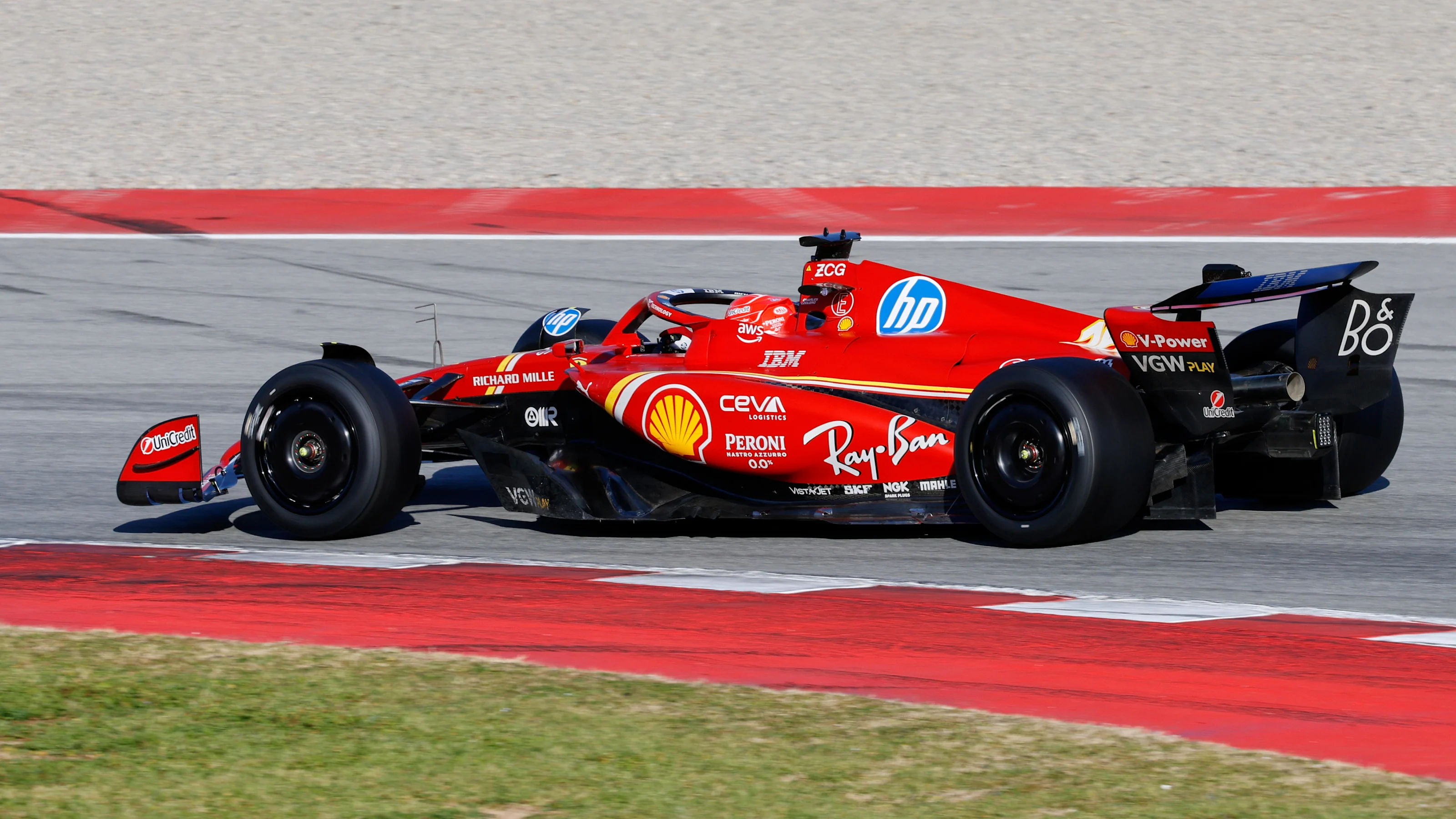 pirelliprivatetestingbarcelonaday1-06.jpg