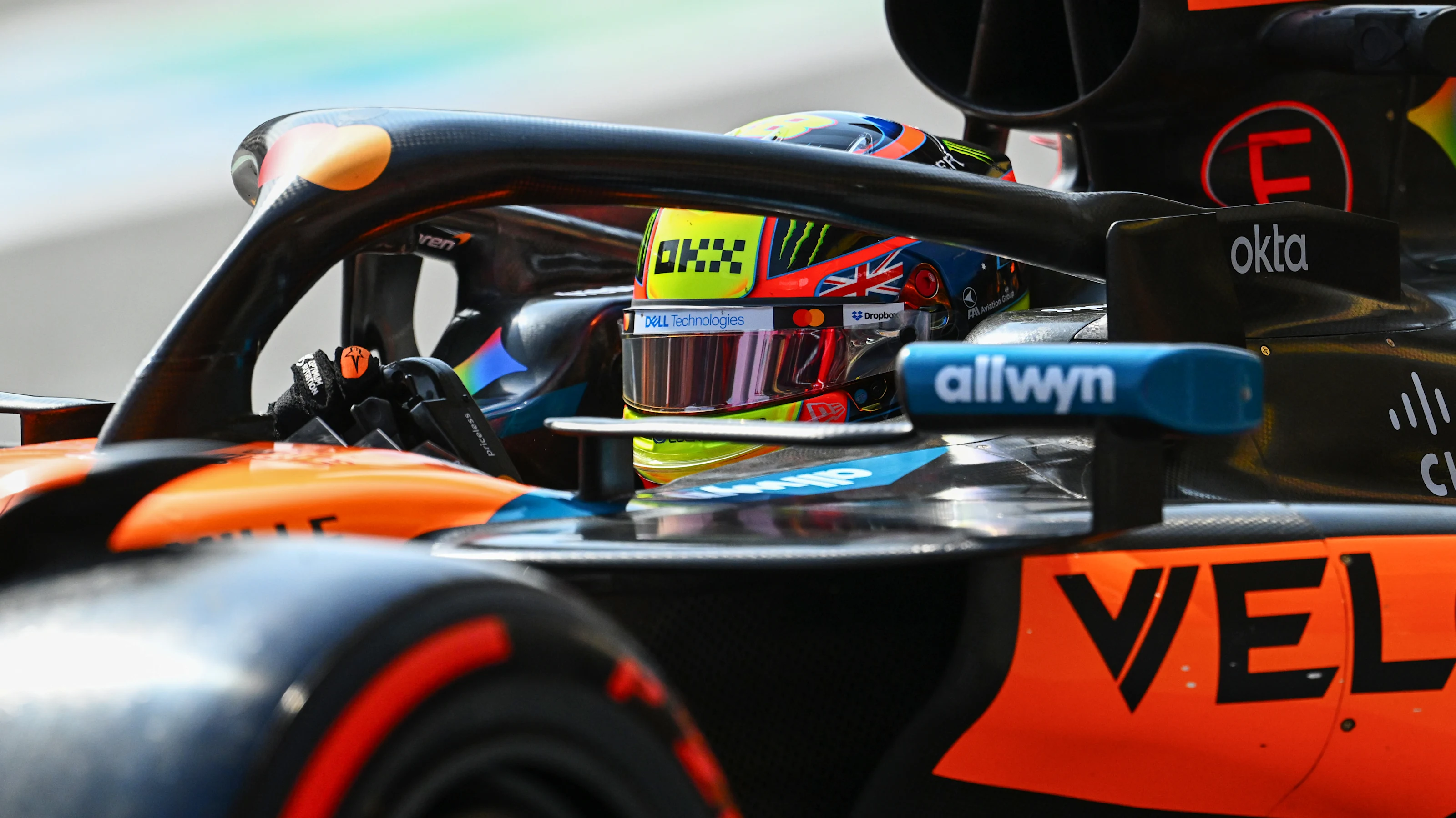 BAKU, AZERBAIJAN - SEPTEMBER 19: Oscar Piastri of Australia driving the (81) McLaren MCL39 Mercedes