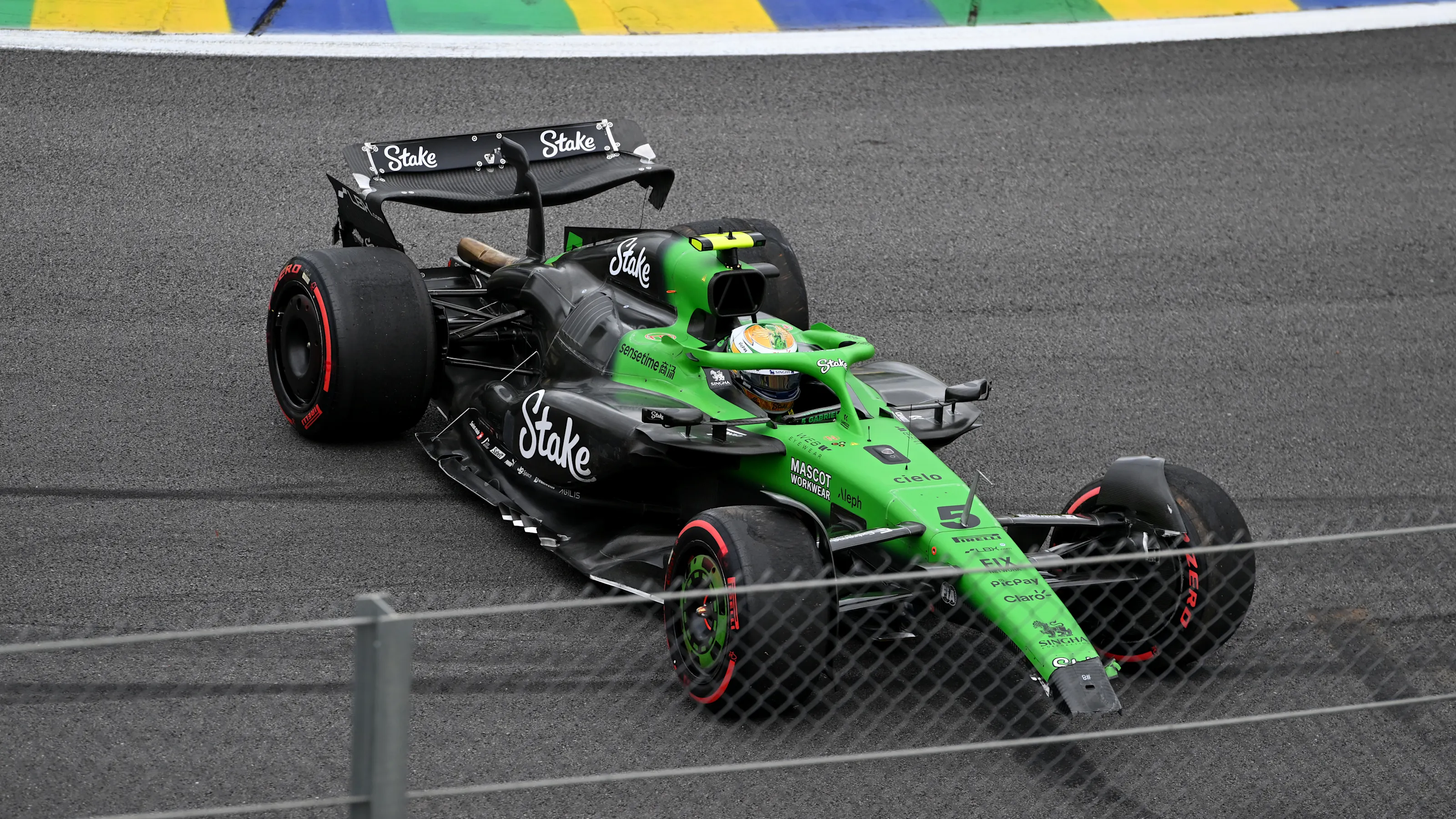 SAO PAULO, BRAZIL - NOVEMBER 09: Gabriel Bortoleto of Brazil driving the (5) Kick Sauber C45