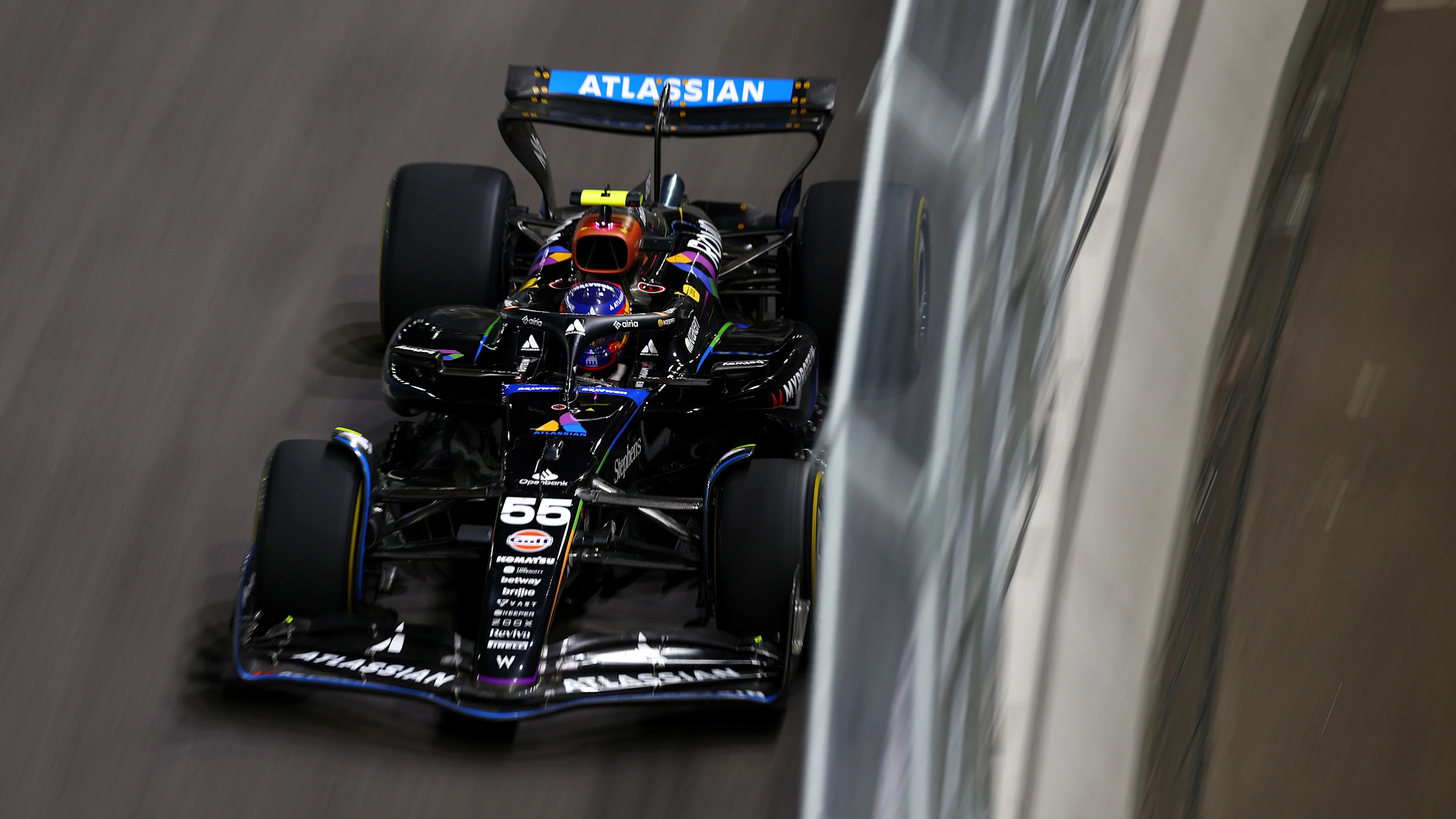 LAS VEGAS, NEVADA - NOVEMBER 20: Carlos Sainz of Spain driving the (55) Williams FW47 Mercedes on