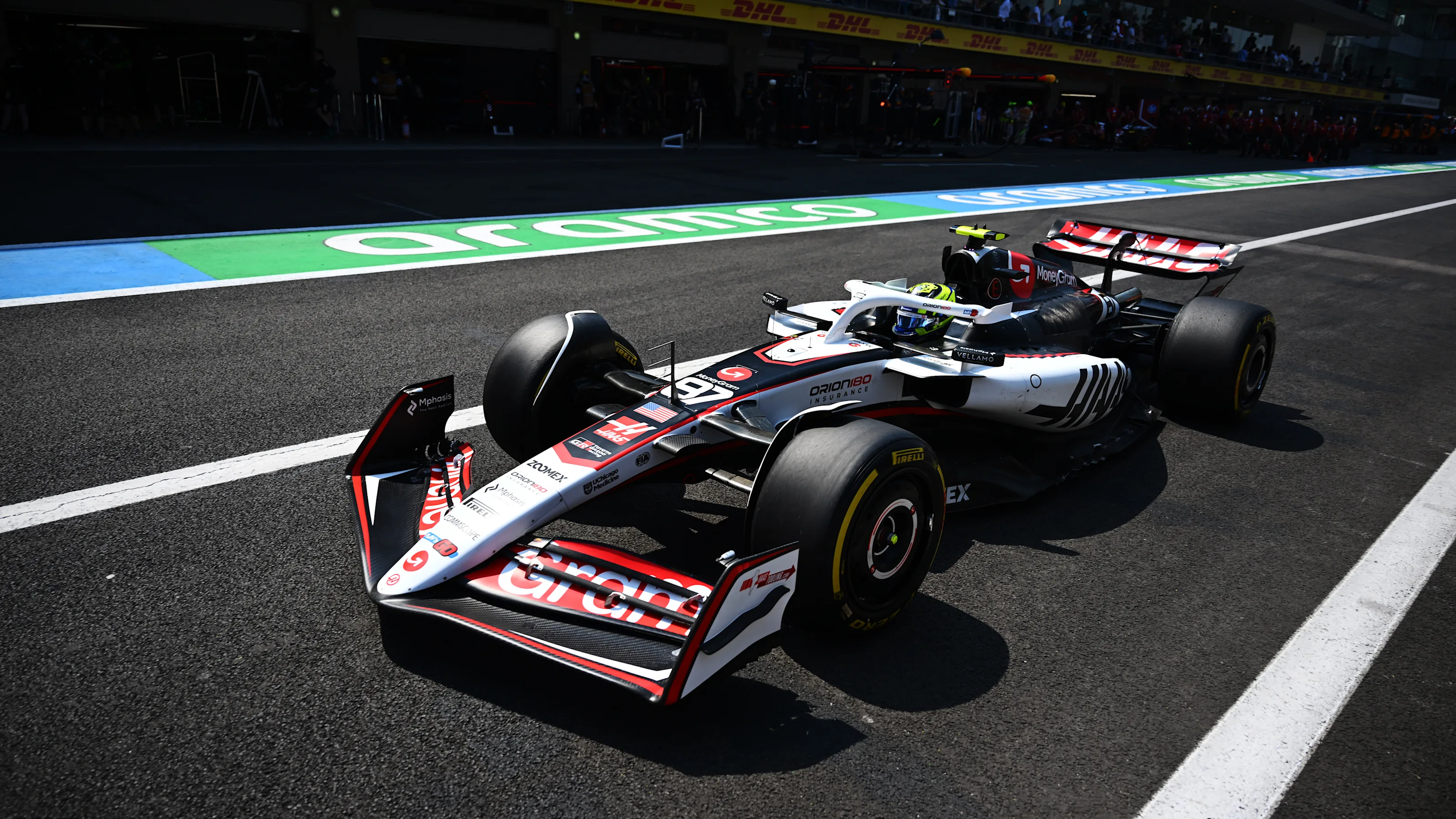 MEXICO CITY, MEXICO - OCTOBER 25: Oliver Bearman of Great Britain driving the (87) Haas F1 VF-25